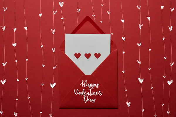 Aufschrift Happy Valentines Day Mit Herzen Umschlag Auf Rotem Hintergrund — Stockfoto