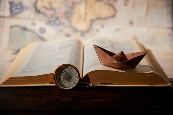 Selective Focus Paper Boat Book Map Compass Table — Stock Photo, Image