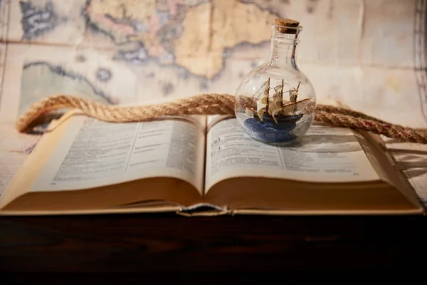 Selective Focus Toy Ship Glass Bottle Book Map Rope Table — Stock Photo, Image