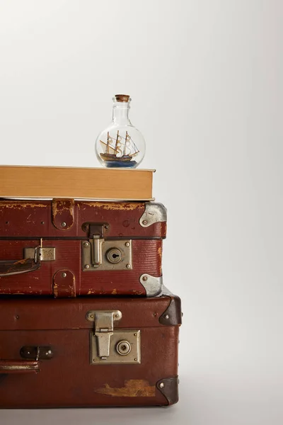 Toy Ship Glass Bottle Book Brown Suitcases Copy Space — Stock Photo, Image