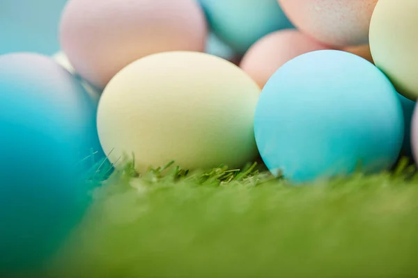 Close Painted Easter Chicken Eggs Grass — Stock Photo, Image