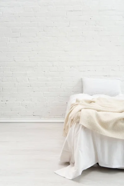 Kamar Tidur Dengan Bantal Tempat Tidur Kosong Dengan Ruang Fotokopi — Stok Foto