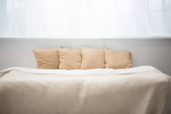 Empty Bed Brown Pillows White Blanket — Stock Photo, Image