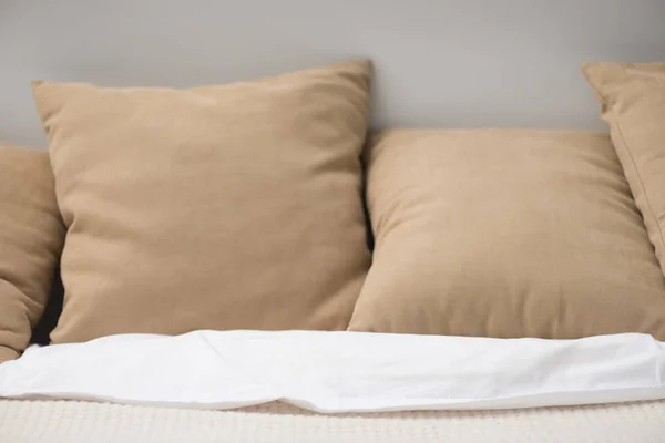 Close Brown Pillows Cozy Empty Bed — Stock Photo, Image