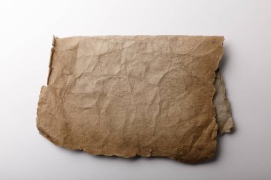 üst görüntülemek eski parşömen kağıt beyaz arka plan üzerinde yalan 