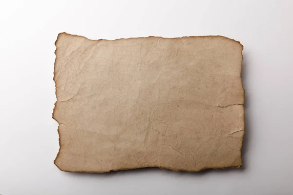 Вид Зверху Старий Пергаментний Лист Лежить Білому Тлі — стокове фото