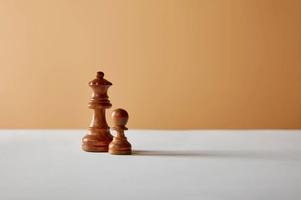 Wooden Queen Pawn Pieces White Table Beige Background — Stock Photo, Image
