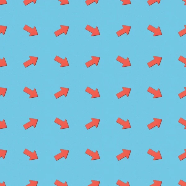 Muster Mit Roten Pfeilen Verschiedener Richtungen Auf Blauem Hintergrund — Stockfoto