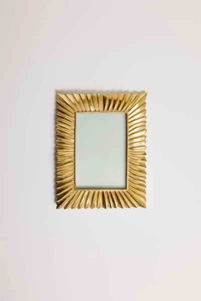 白い背景の上の黄金の正方形のフレーム — ストック写真