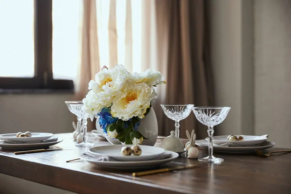 Quail Eggs White Plates Flowers Vase Crystal Glasses Wooden Table — Stock Photo, Image
