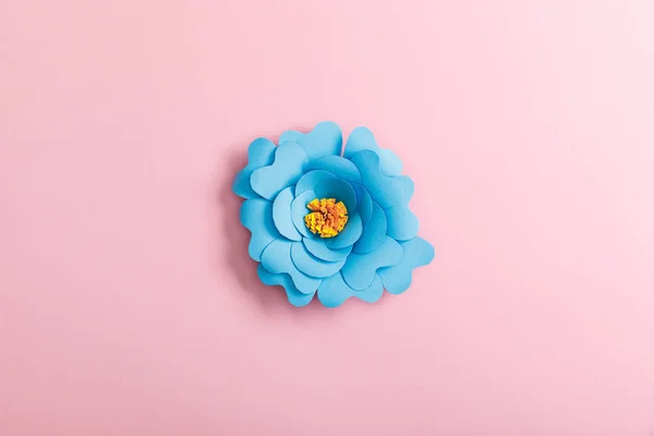 Bovenaanzicht Van Blauw Papier Bloem Roze Achtergrond — Stockfoto