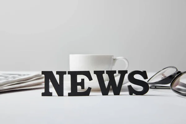 Selective Focus News Lettering Cup Coffee Glasses Newspaper White — Stock Photo, Image