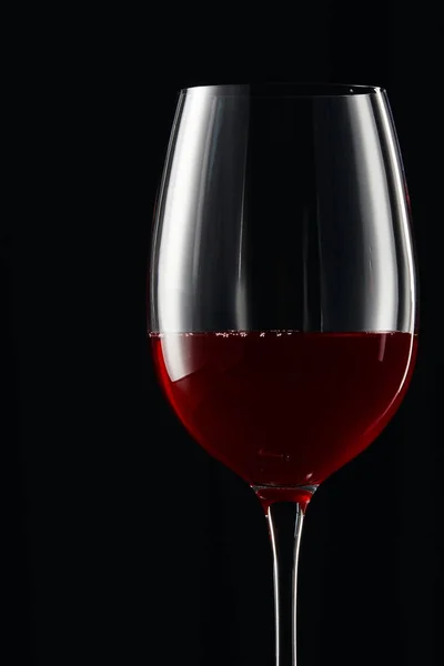 Vidrio Con Vino Tinto Color Burdeos Aislado Negro — Foto de Stock