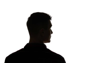 Silhouette adam uzakta beyaz izole bakıyor