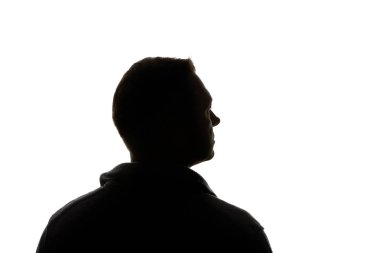 Silhouette adam uzakta beyaz izole bakıyor