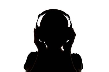 Beyaz üzerinde izole kulaklıklar müzik dinleme kulaklıklar kız silüeti