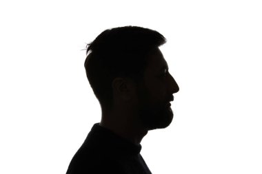 Adam yan görünüm uzak beyaz üzerinde izole bakıyor