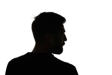 Silhouette adam uzakta beyaz izole bakıyor
