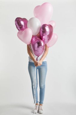 beyaz üzerine pembe hava kalp şeklinde Balonlu yüz kapsayan denim kız