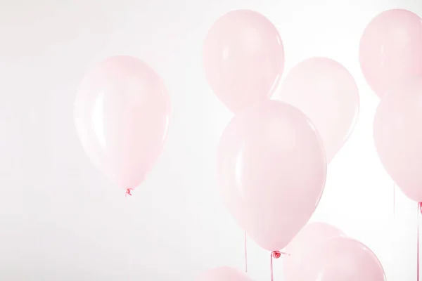 Фон Декоративными Розовыми Воздушными Шарами Белом — стоковое фото
