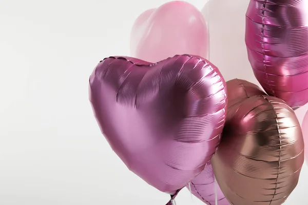 Balões Festivos Cor Rosa Forma Coração Isolados Branco Com Espaço — Fotografia de Stock