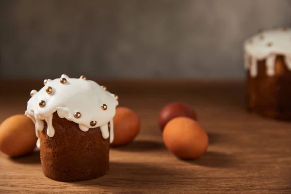 Selective Focus Traditional Easter Cake Painted Chicken Eggs — Stock Photo, Image