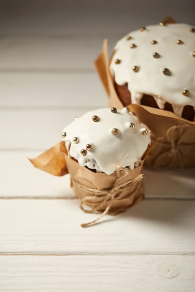 Délicieux Gâteaux Pâques Traditionnels Sur Surface Bois Blanc — Photo