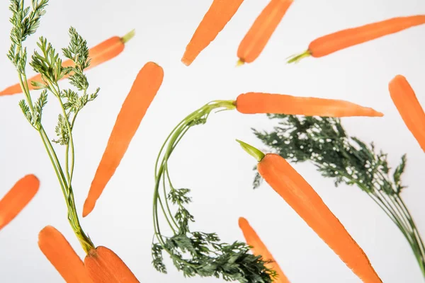 Zanahorias Maduras Frescas Brillantes Sobre Fondo Gris —  Fotos de Stock