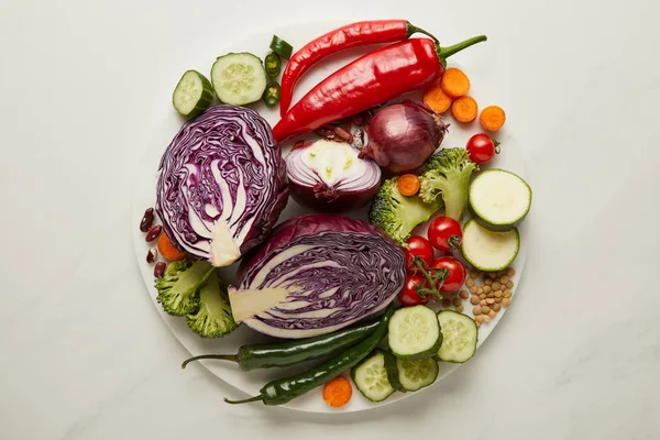 Bovenaanzicht Van Verse Groenten Zaden Witte Ondergrond — Stockfoto