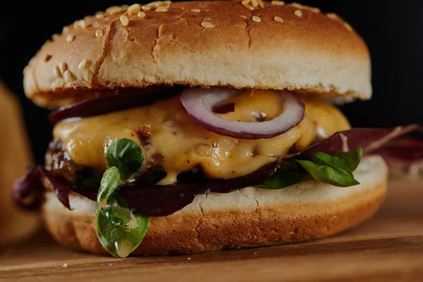 Close Delicious Burger Meat Cheese Onions — Stock Photo, Image