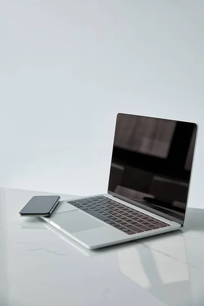 Laptop Smartphone Blank Screen White Surface Isolated Grey — Stock Photo, Image