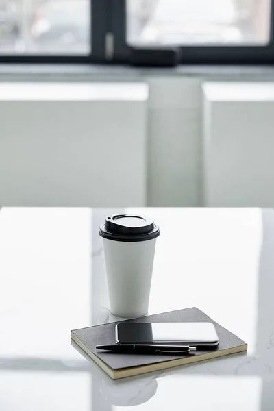 Smartphone Blank Screen Notebook Pen Disposable Cup White Table — Stock Photo, Image