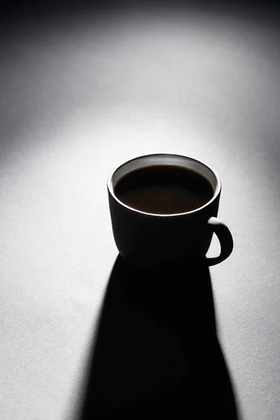 Šálek Černé Kávy Tmavě Texturované Ploše — Stock fotografie