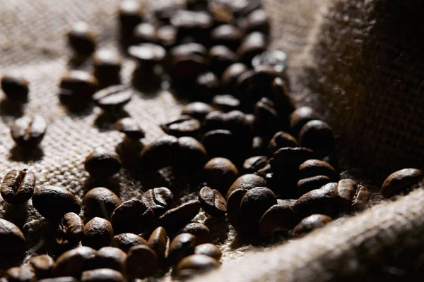 Selective Focus Roasted Coffee Grains Sackcloth Texture — Stock Photo, Image