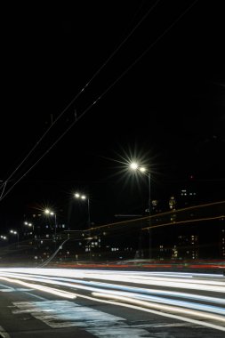 gece yoğun şehir yolda ışıklar uzun pozlama