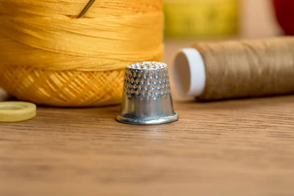Close View Thimble Yarn Ball Thread Coil Wooden Table — Stock Photo, Image