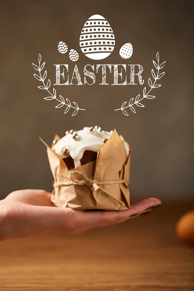 Cropped View Woman Holding Traditional Easter Cake Craft Paper Easter — Stock Photo, Image