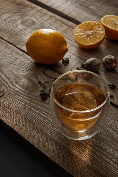 Glass Traditional Chinese Blooming Tea Lemons Wooden Table — Stock Photo, Image