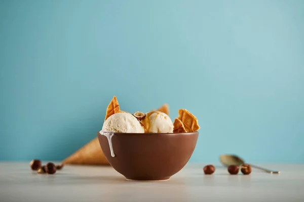 스페이스와 파란색에 와플의 조각과 맛있는 아이스크림의 — 스톡 사진