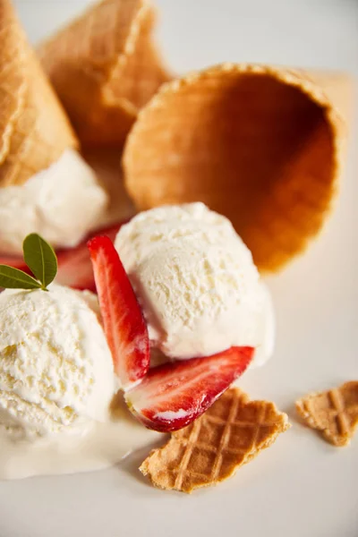 Close View Waffle Cones Delicious Melting Ice Cream Strawberries Grey — Stock Photo, Image