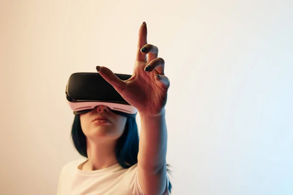 Selective Focus Brunette Girl Wearing Virtual Reality Headset Gesturing Beige — Stock Photo, Image