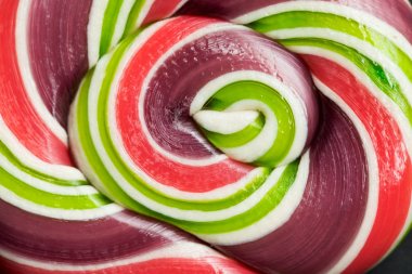 girdap lezzetli parlak tatlı ve renkli lolipop görünümü ne kadar yakın