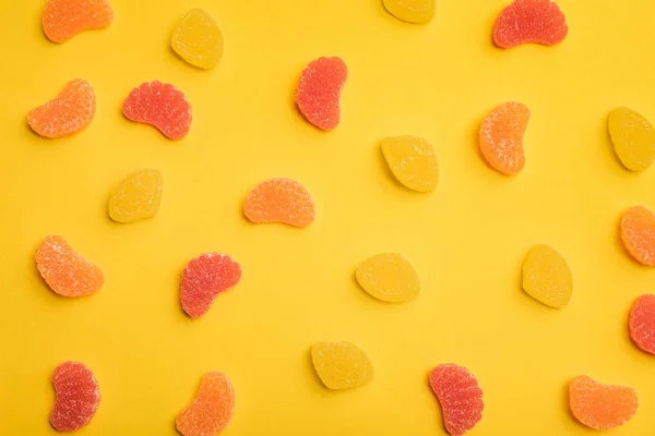 Top View Delicious Lemon Grapefruit Orange Jellies Scattered Yellow Background — Stock Photo, Image