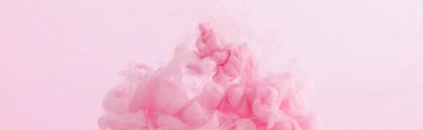 Pembe üzerine izole pembe boya girdapları yakından görünümü