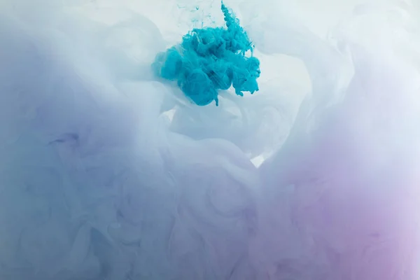 Vista Perto Dos Redemoinhos Tinta Azul Roxa Água — Fotografia de Stock