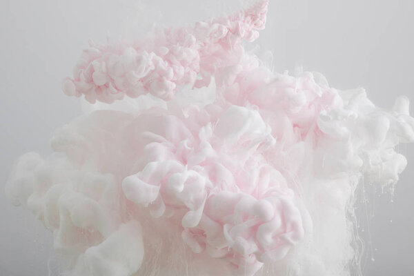 Закрыть вид светло-розовых красок, изолированных от серого
