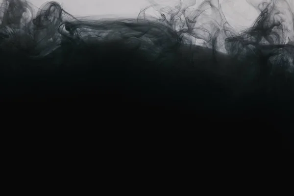 Widok Bliska Czarnej Farby Swirls Izolowane Szarym — Zdjęcie stockowe