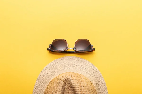 Top View Straw Summer Hat Sunglasses Yellow Background — Stok Foto