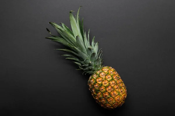 Top View Ripe Yellow Pineapple Black Background — Stock Photo, Image