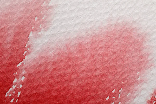 白いテクスチャの背景に赤い水彩画の塗料の汚れのクローズアップビュー — ストック写真